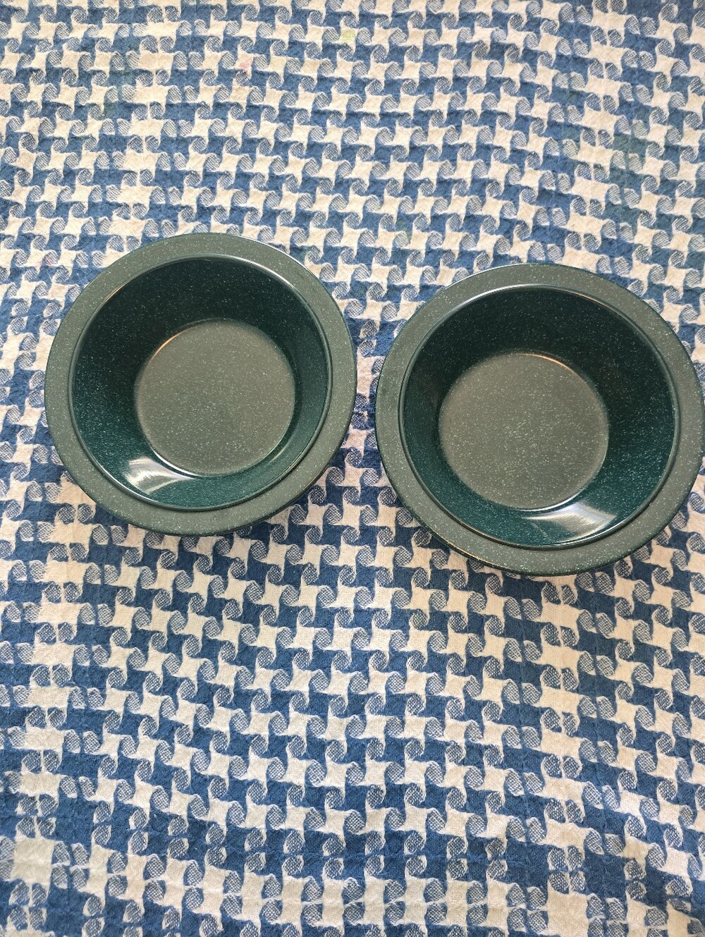 World Famous Hunter Speckled Green Durable Camping Plastic Bowls